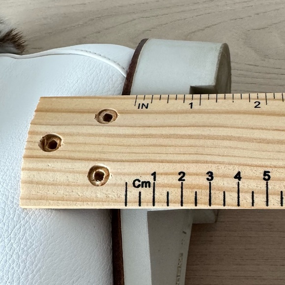 White Mountain Glamorous White Fur-Lined Ankle Boots. / Size 9 - Picture 10 of 13